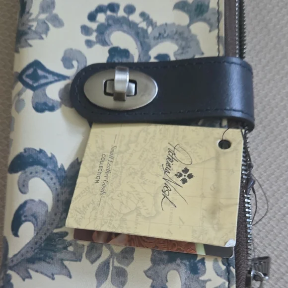 Patricia Nash Blue and Cream Wallet - Picture 4 of 4